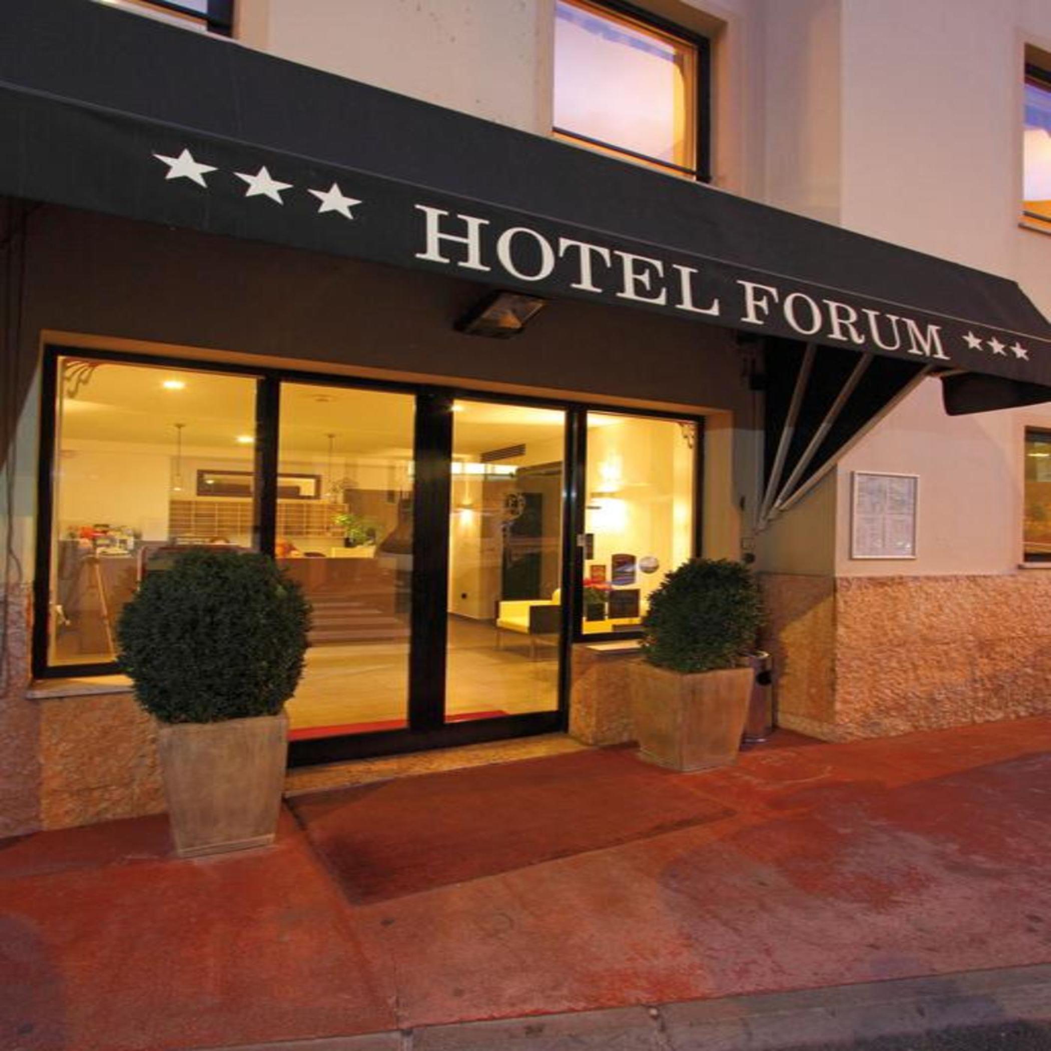 بوزولي Hotel Restaurant Forum المظهر الخارجي الصورة